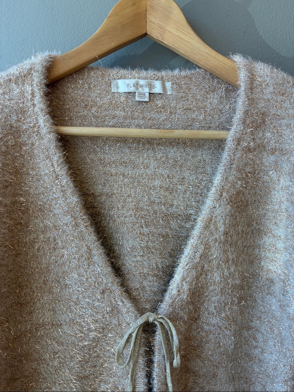 Flat White Anthropologie Cream Gold Tinsel Cozy V-Neck Tie-Front Sweater - Picture 3 of 7